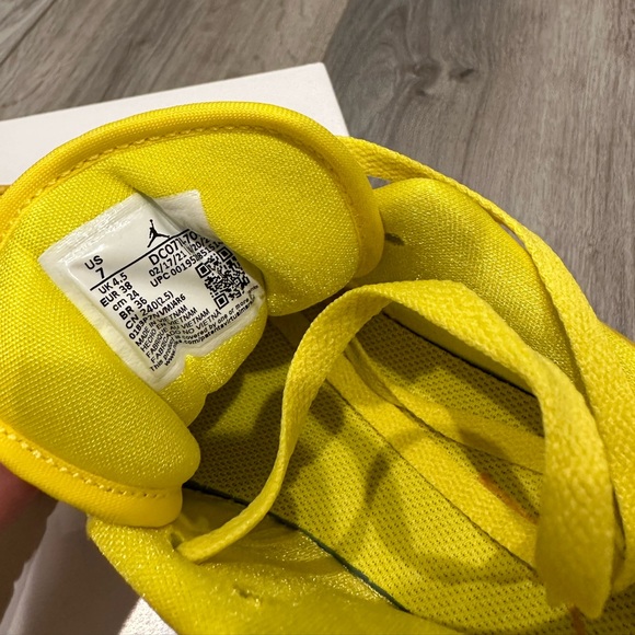 Women air jordan low Yellow Strike - Picture 7 of 7